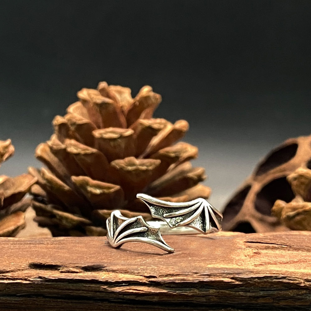 Gothic Bat Wing Ring with Skul - огляд і ціна Gothic Skull Ring